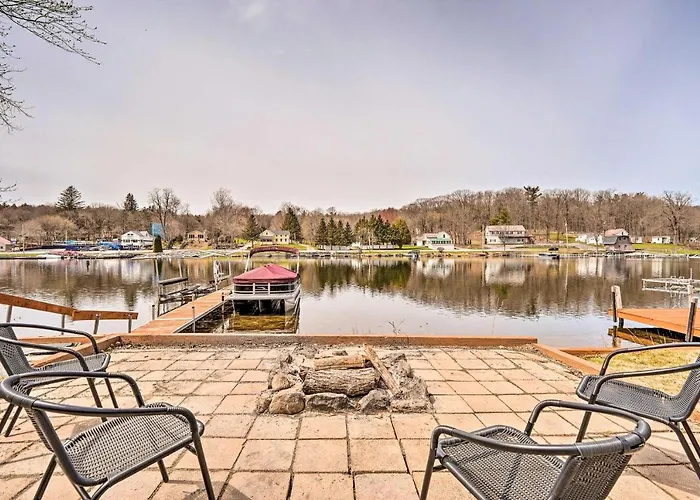 Cozy Castleton Cabin With Fire Pit + Water Access!