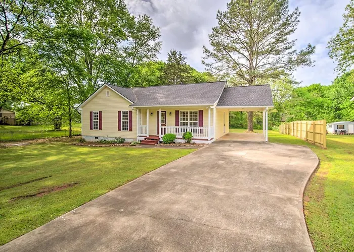 Cartersville Family Home W/ Spacious Backyard