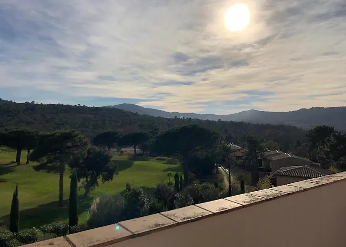 Charmantes Haus Im Golf Club Saint Tropez