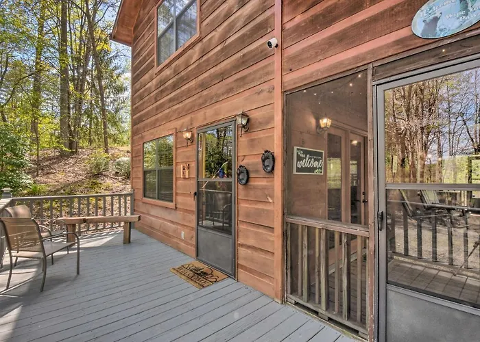 Cozy Hiawassee Cabin W/ Fire Pit & Mtn Views!