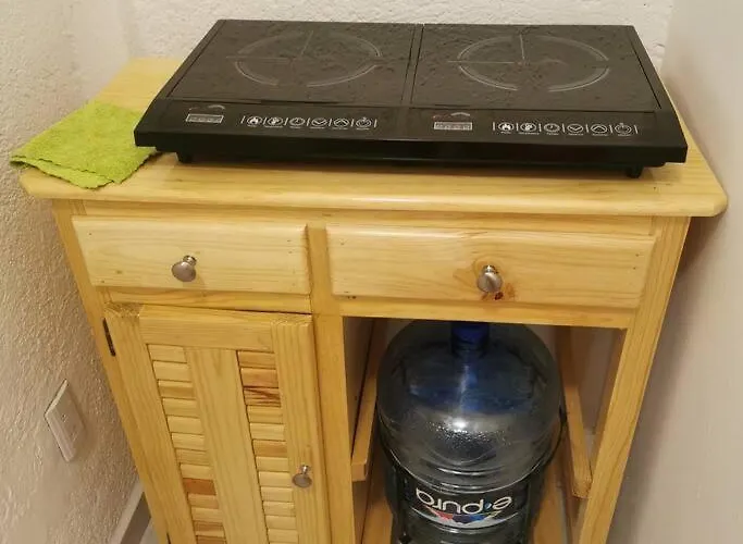 Lovely Studio Apartment With Balcony Ac & Wi-Fi, Minutes From Downtown!