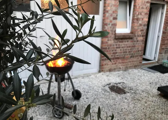 Charming 2-Bedroom Home & Garden Bruxelles
