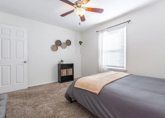 3 Bedrooms House In Waldo Kansas City
