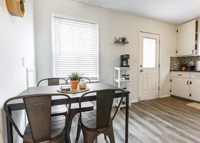 3 Bedrooms House In Waldo Kansas City