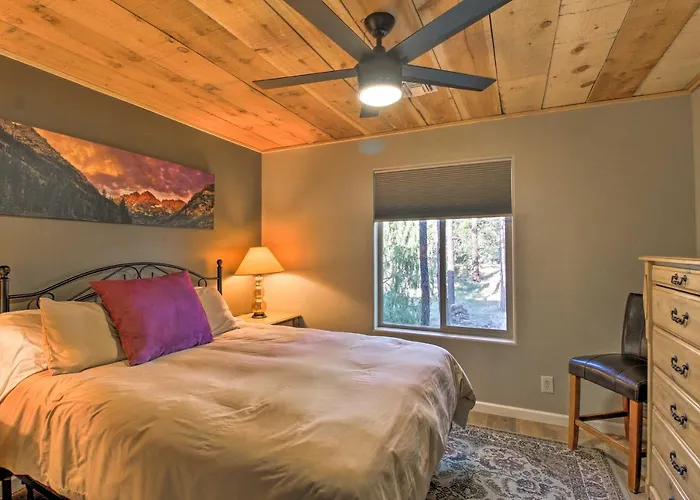 1 Mi To Rainbow Lake: Newly Built & Woodsy Retreat