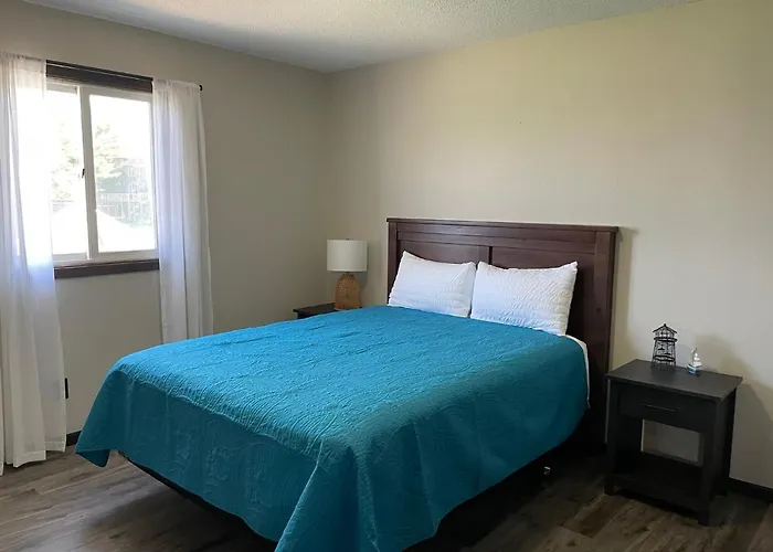 3 Bedroom Condo With Lake Pepin Views With Access To Shared Outdoor Pool