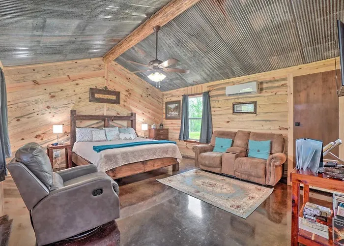 Updated Studio Cabin In Ozark W/ Yard & Mtn View