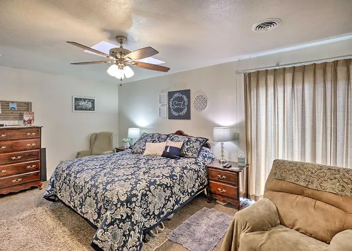 Quaint Akron Studio - Near Parks & Hunting!