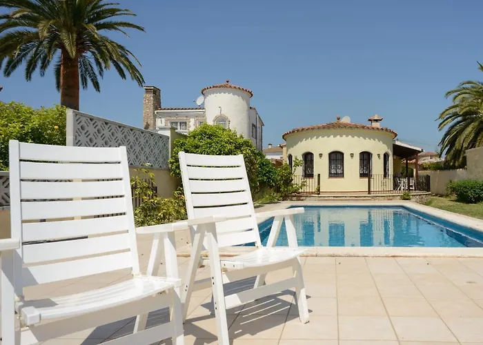 Casa Fluvia