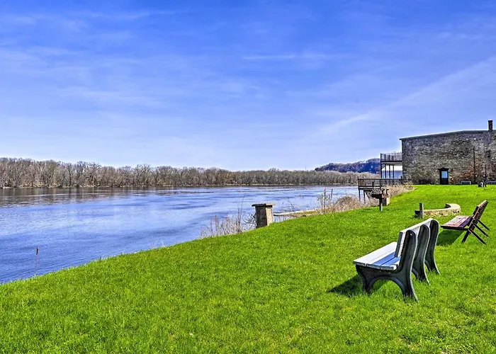 Walk To River: Unique Studio In Renovated Bar!