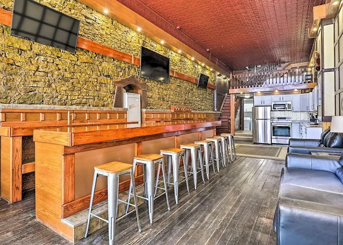 Walk To River: Unique Studio In Renovated Bar!