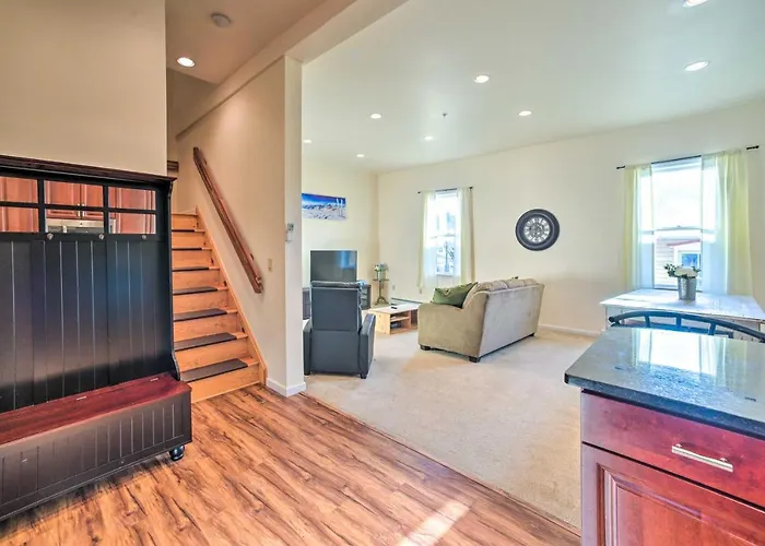 1/2 Mi To Windham Mtn: Main Street Condo
