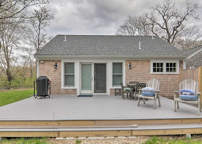 Walk To Beach! Cape Cod Cottage W/ Fire Pit