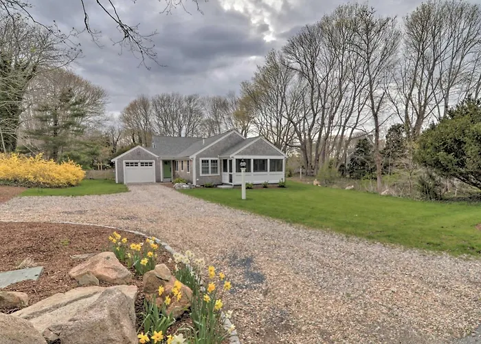 Walk To Beach! Cape Cod Cottage W/ Fire Pit