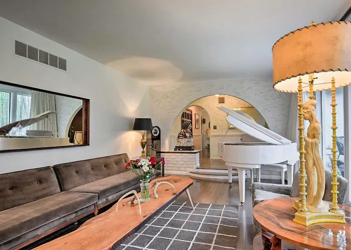 'Casa Real' ~ Expansive Woodstock House W/ Hot Tub