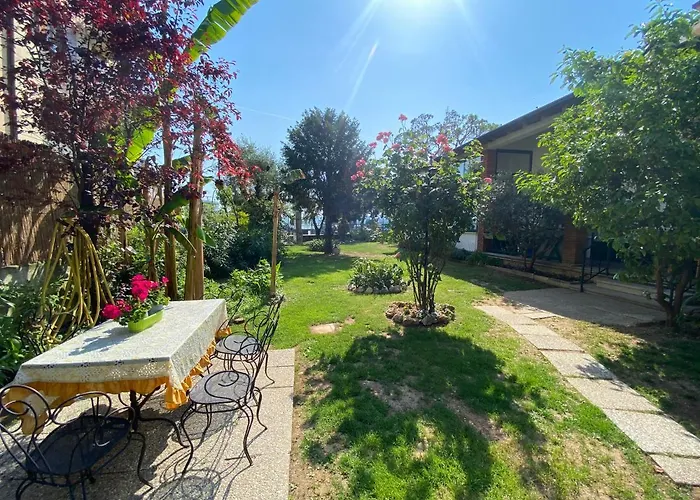 Casa Vacanze Gabbianella Villa Con Giardino Lungolago Maderno
