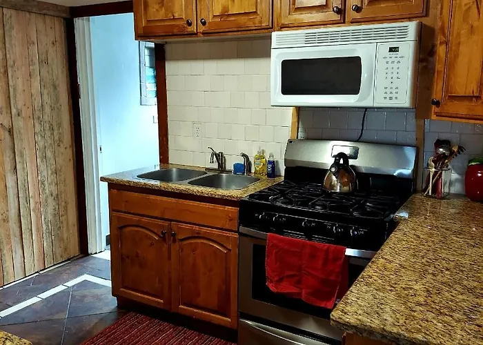 Vintage Cozy Family Home Near National Parks