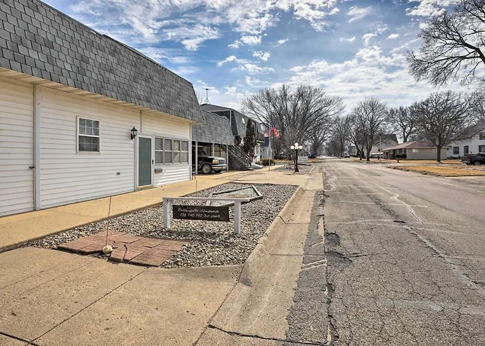 Quaint Akron Studio - Near Parks & Hunting!