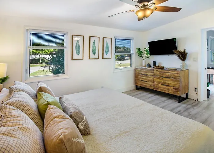 Private Heated Pool Oasis Pet-Friendly Retreat Short Or Long Stays Sleeps 2-8 Ppl