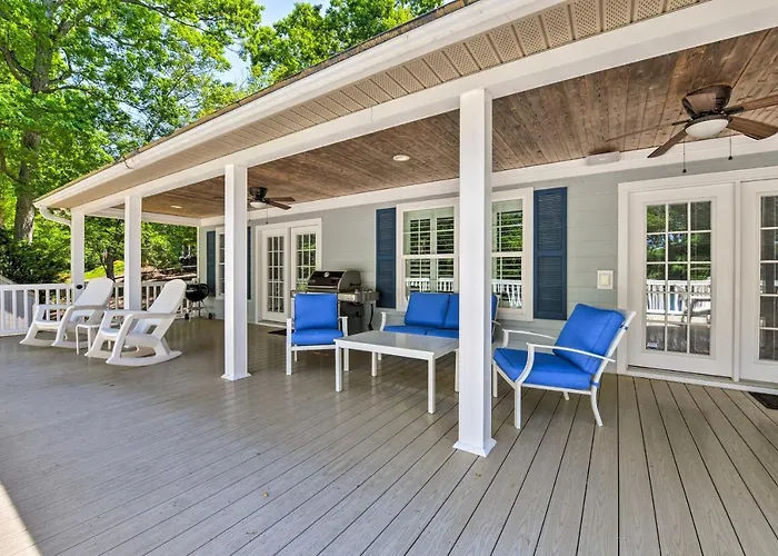 Lake Norman Retreat W/ Dock ~ 1 Mi To Marina!