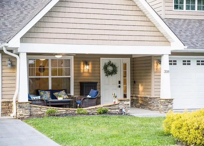 Luxe Quiet Townhouse W/Parking/Pool/By Dollywood