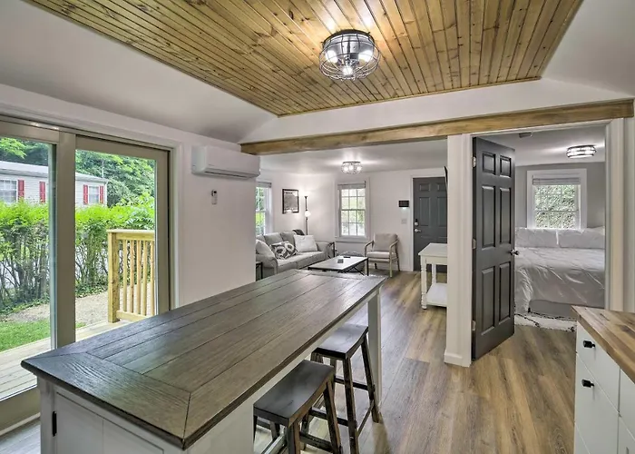 Updated Bristol Retreat ~ 2 Miles To Downtown!