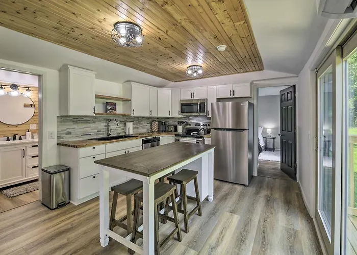 Updated Bristol Retreat ~ 2 Miles To Downtown!