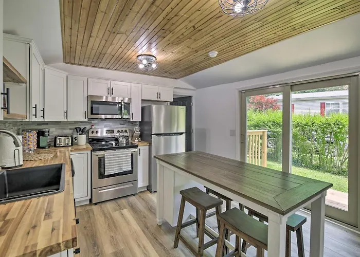 Updated Bristol Retreat ~ 2 Miles To Downtown!