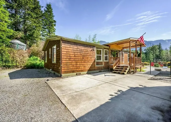 Riverfront Paradise W/ Hot Tub--Little River House