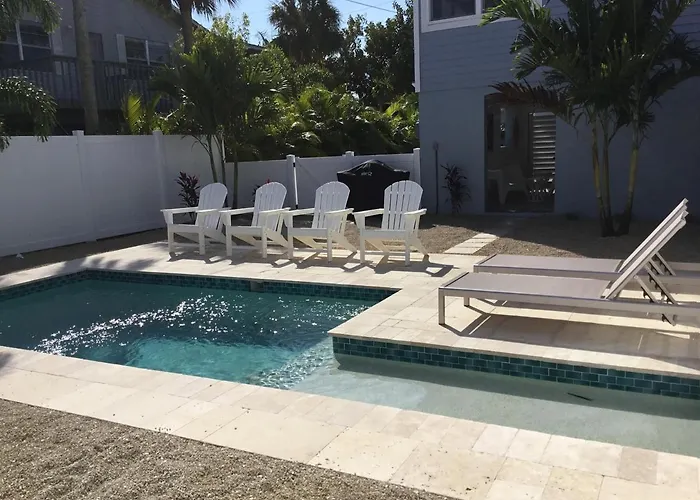 Ami Sand Dollar: Dog Friendly, Private Pool, 2 Blocks To Beach By Anna Maria Life Vacation Rentals