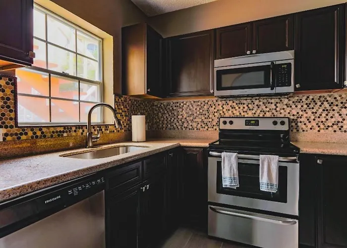Dramatic Views From This Spacious 1Bd 1Bth