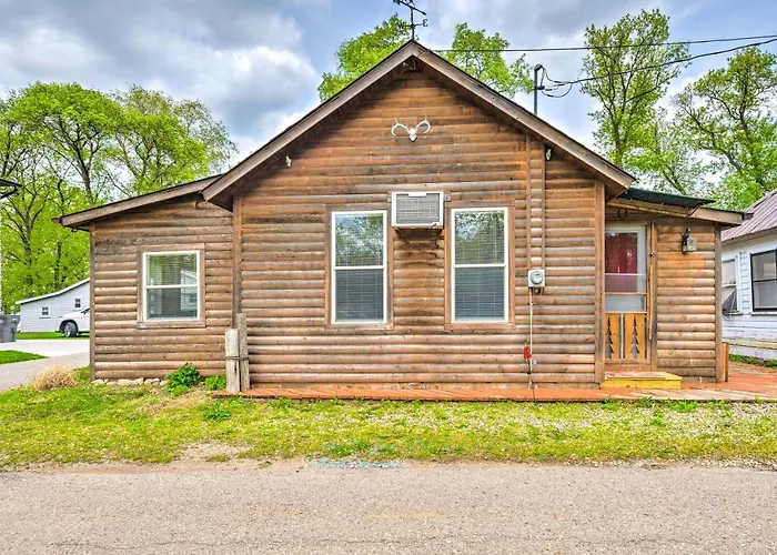 Historic Cabin Retreat: Steps To Okoboji Lake