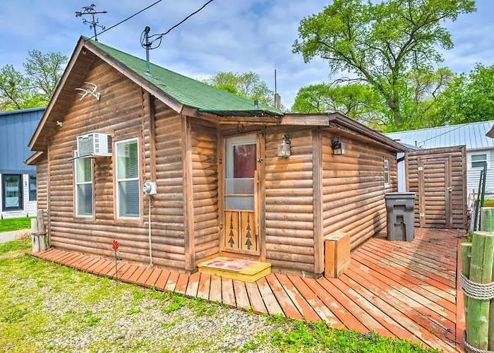 Historic Cabin Retreat: Steps To Okoboji Lake