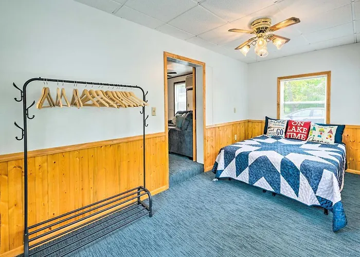 Historic Cabin Retreat: Steps To Okoboji Lake