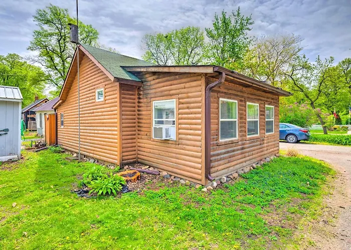 Historic Cabin Retreat: Steps To Okoboji Lake