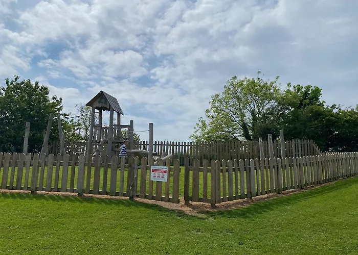 The Sanctuary Holiday Home - Escape The Ordinary