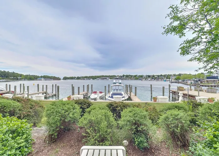 108 Edgewater Inn