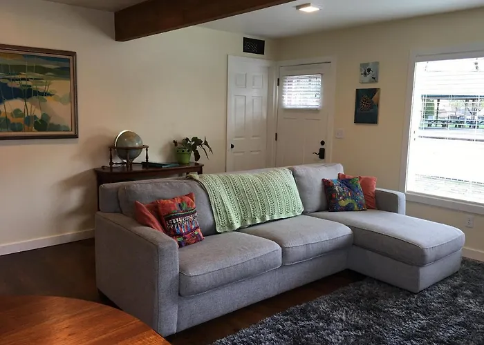 Adorable Home On The Park 10 Miles South Of Eugene