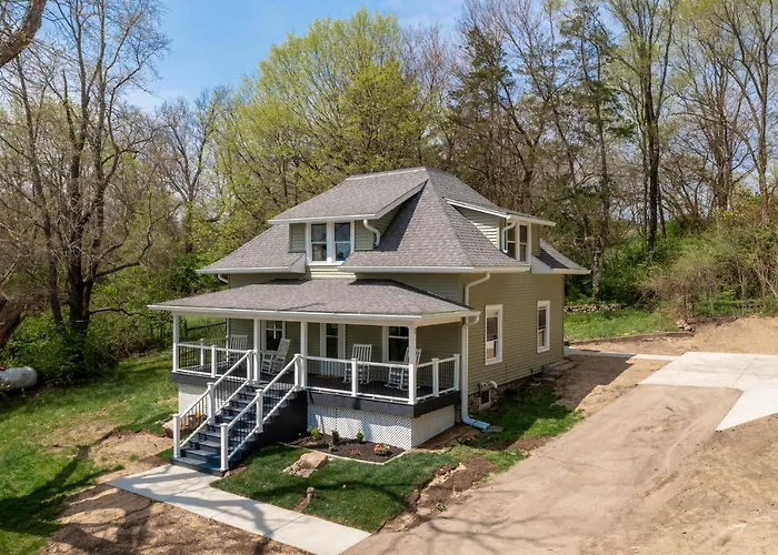 Sand Hill Cottage 3 Bedroom Home Near Purdue! River & Park View