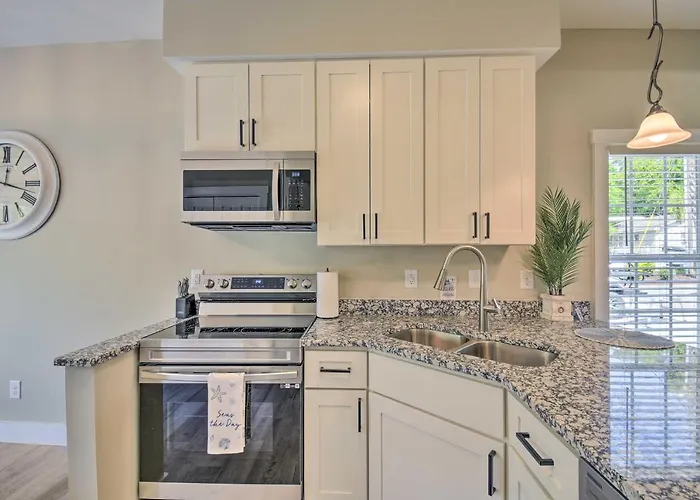 Ocean Isle Beach Home W/ Shared Lanai