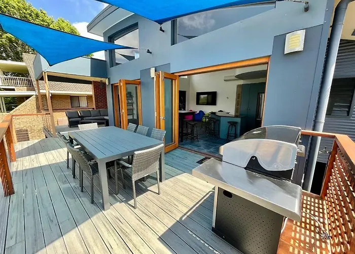 Sails To Sea - 4 Bedroom Pet Friendly