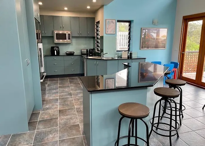 Sails To Sea - 4 Bedroom Pet Friendly
