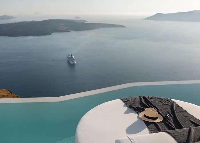 Villa Dio - An Iconic Villa Above Caldera