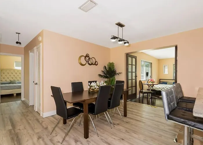 Tranquil Retreat With Heated Pool Minutes To The Beach