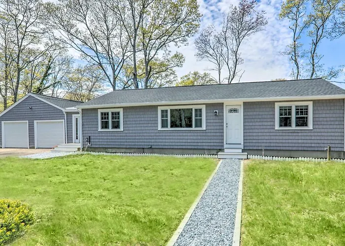 Bike To Beach: Centerville Home W/ Deck!
