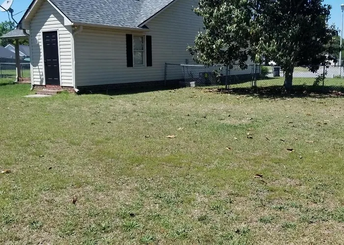 Cheerful 2-Bedroom, 2 Bath With Private Parking