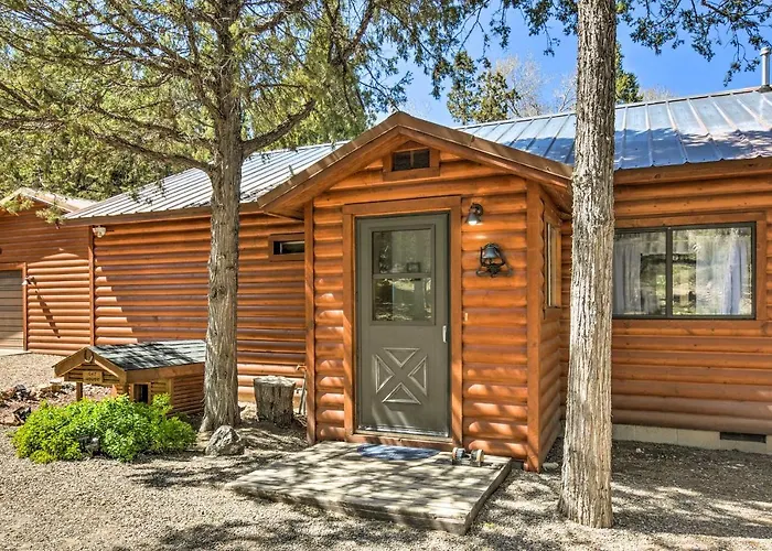 Hatch Retreat W/ Deck, Grill & Creek Access!