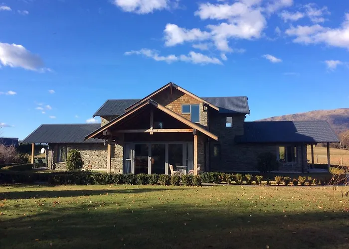Golfcourse Road Chalets And Lodge