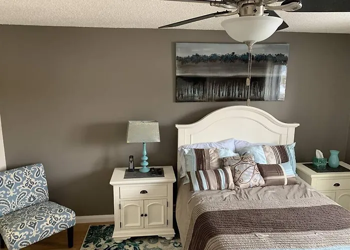 Chris Cozy Condo Cw #205 Edmonton