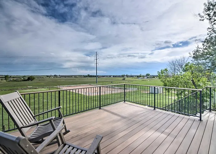Lovely Barn Loft W/ Mountain Views On Horse Estate